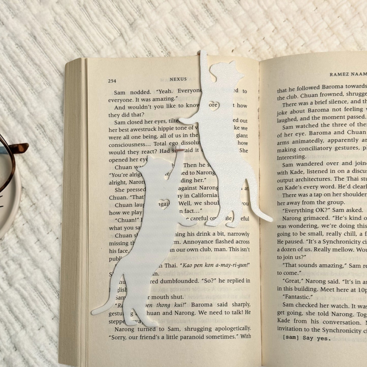 Cat Hanging by Paw Fun Bookmark with Cute Toe Beans